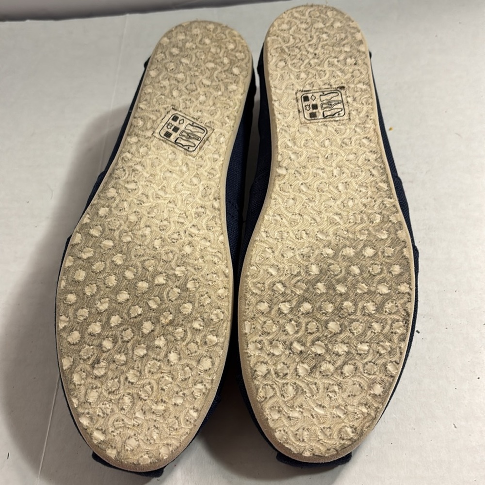 TOMS Dark Blue Canvas Slip-Ons Excellent Condition - Picture 4 of 4